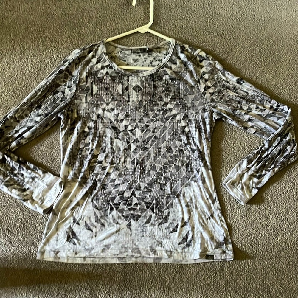 PrAna women’s large, long sleeve lightweight crewneck tee. Black & white.